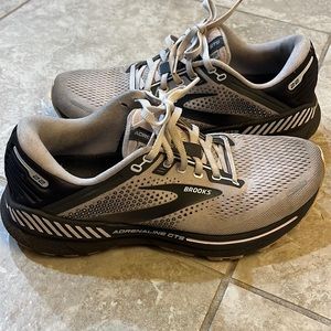 Brooks Adrenaline women’s size 10